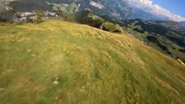 Fpv Vue Première Personne Drone Libre Cinématographique Survolant Une Montagne — Video
