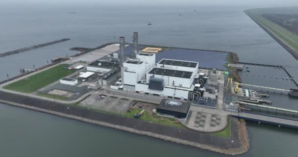 エンジンからのGt26技術を搭載した最初のガス火力式Steg発電所はLelystadにある 人工的に建設された島には2つの近代的なStegユニットがあります — ストック動画