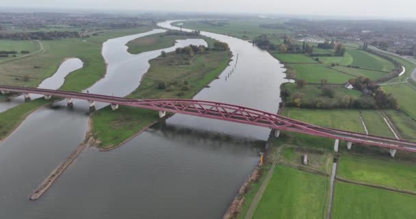 ユトレヒト カンペン鉄道線と鉄道線Lelystad Zwolleの一部であるIjssel川のZwolle付近の半蔵門鉄道橋 — ストック動画