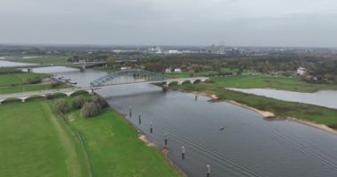 IJssel Köprüsü, Zwolle ve Hatem arasındaki IJssel boyunca Katerveerbrug bağlantısı olarak da bilinir. Hollanda altyapısı..