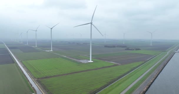 Une Éolienne Long Une Digue Énergie Éolienne Électricité Production Énergie — Video