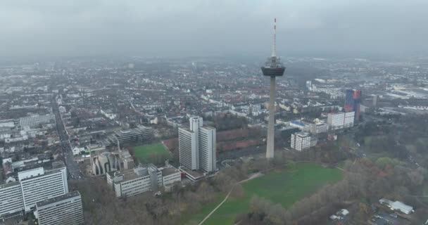 2022年12月11日ドイツ ケルン コロニウス電気通信タワーのカフェテリア 展望台 レストラン Vhf範囲内の無線中継及び無線サービス用アンテナ — ストック動画