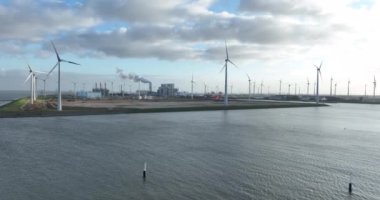 Kuzey Hollanda 'nın en büyük limanı olan Groningen' deki Het Hogeland 'da bulunan Eemshaven aktarma limanı..