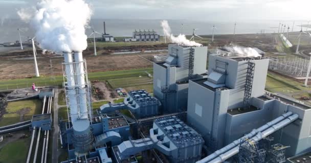 Kémény Füstgázzal Globális Felmelegedés Széntüzelésű Erőmű Villamosenergia Termelő Üzem Eemshavenben — Stock videók