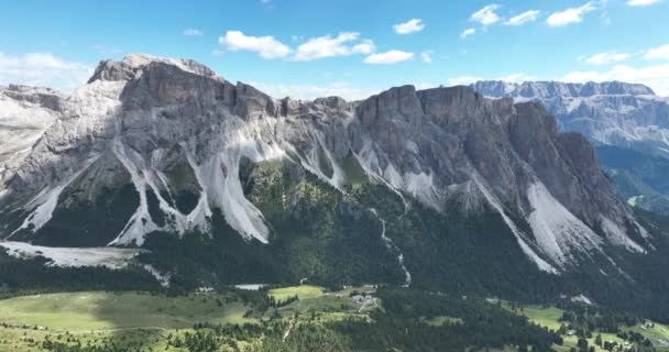 Воздух Величественного Горного Хребта Солнечный Летний День Горный Альпийский Хребет — стоковое видео