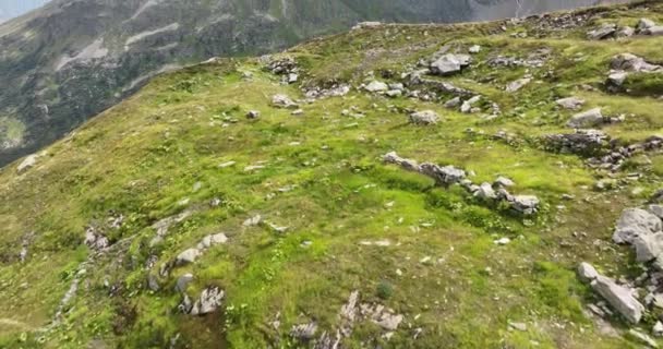 Horská Louka Krajina Alpy Vysokohorská Vyhlídka Nebe Létání Přes Útesy — Stock video