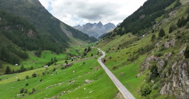Trvalá Cesta Alpská Cesta Svoboda Švýcarských Alpách Vysoké Hory Útesy — Stock video