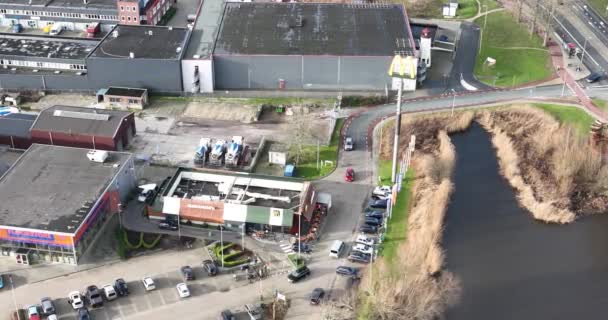 Mcdonalds Fast Food Restaurant Facade Outdoor Aerial Drone Overhead View — Vídeo de Stock