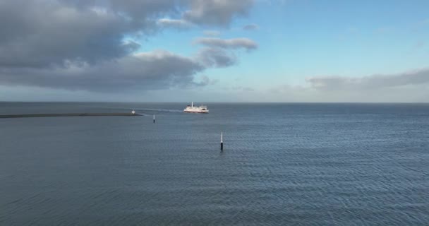 Eemshaven Het Hogeland 2022年12月26日 Eemshaven Borkum轮渡客运和车辆轮渡服务将Eemshaven港与德国博尔库姆岛连接起来 — 图库视频影像