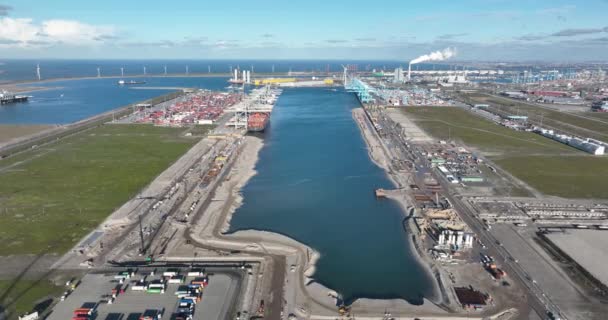 阿玛莉亚王子港 Prinses Amalia Haven 是鹿特丹港的一个集装箱码头 位于Maasvlakte 它是一个先进的深水终端 配备了最新的技术 — 图库视频影像
