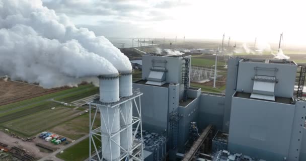 Eemshaven Электростанция Является Крупным Энергетическим Объектом Расположенным Нидерландах Который Вырабатывает — стоковое видео