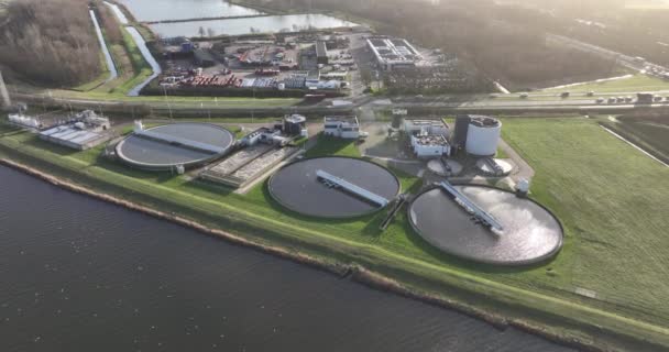 Aerial Drone Video Showcasing Water Filtration Plant Showcasing Technology Infrastructure — Stockvideo