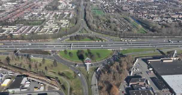 Nieuwegein February 2023 Netherlands 回旋道的设计是为了确保交通的效率和安全 减少拥堵 并改善司机和通勤者的流动 — 图库视频影像
