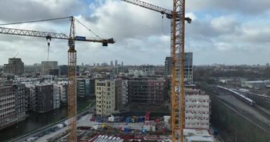 Diemen, 5 Şubat 2023, Hollanda. Holland Park 'taki Eekholt 1 konut inşaatı. Yukarıdaki hava aracı görünümü.