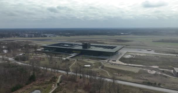 苏斯特伯格 2023年2月11日 展示军事飞行技术和创新 展示军用博物馆和机场的无人驾驶飞机镜头 — 图库视频影像