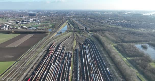 Využijte Impozantní Infrastrukturu Vlakového Depa Pohledem Ptačí Perspektivy Koleje Vlaky — Stock video