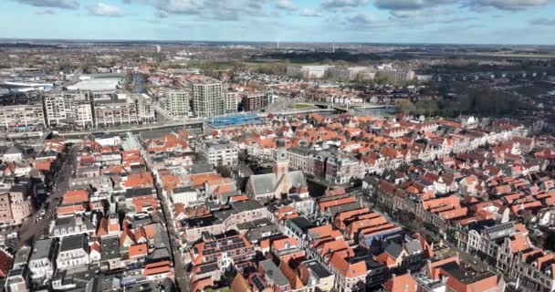 Drone Captures Beautiful Symmetry Alkmaars Colorful Houses Narrow Streets Showcasing — Vídeo de Stock