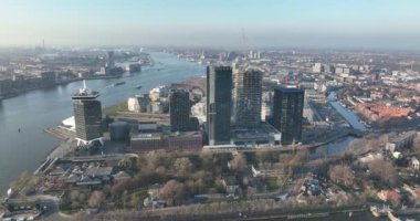 Amsterdam, 13 Şubat 2023, Hollanda 'da. Amsterdam Buiksloterweg 'in modern tasarımını ve çağdaş yeteneklerini nefes kesici dron görüntülerimizle keşfedin.