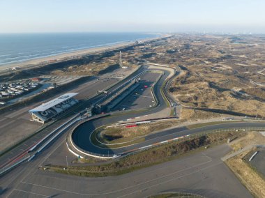 Zandvoort, 1 Mart 2023, Hollanda. Yukarıdan bakıldığında, Zandvoort yarış pistinin büyüklüğünü ve kapsamını, ince çizgileri ve etkileyici altyapısı ile takdir edebilirsiniz..