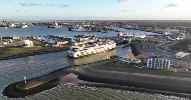 Вид Воздуха Паромное Судно Texelstroom Покидающее Den Helder Готовое Отправиться — стоковое видео