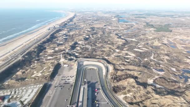 Zandvoort 2023年2月15日 オランダ ザンドヴォートの素晴らしい海岸線を飛び越えて レーストラックのターザンコーナーのスリリングなアクションを目撃してください — ストック動画