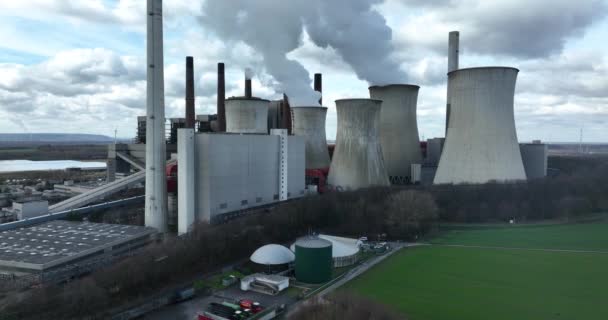 Fantastiska Flygbilder Neurath Power Station Visar Upp Sin Massiva Storlek — Stockvideo
