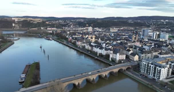 Zweef Boven Het Bruisende Stadscentrum Leg Essentie Van Koblenzs Cultuur — Stockvideo
