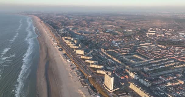 Breathtaking Drone Πλάνα Της Γραφικής Ακτής Zandvoort Στο Ηλιοβασίλεμα Προκαλώντας — Αρχείο Βίντεο