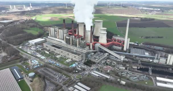2023年3月11日 ドイツのグレベンブロイヒ 神経発電所だ ノルトライン ヴェストファーレン州の電力網におけるRwe神経発電所の規模と重要性を明らかにする壮大な空中映像 — ストック動画