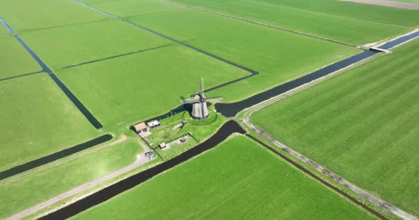 Atemberaubendes Drohnenvideo Das Eine Traditionelle Polder Windmühle Den Niederlanden Zeigt — Stockvideo