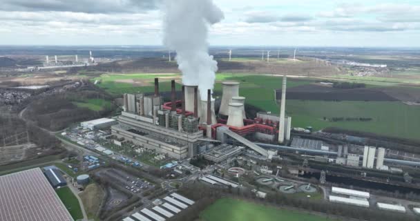 2023年3月11日 ドイツのグレベンブロイヒ Rwe発電所ニューロアス 大規模な褐炭燃焼エネルギー生産を示す — ストック動画