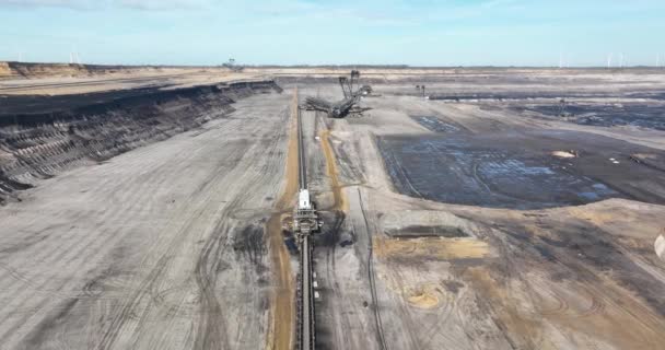 输送带是采矿业的重要组成部分 从地下深处运送褐煤用于能源生产 — 图库视频影像