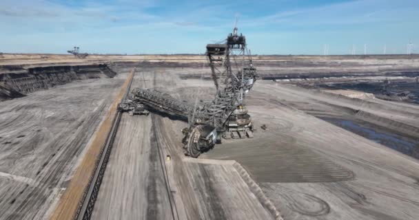 加兹韦勒 2023年3月11日 看看加兹韦勒煤矿的巨大规模 以及从上面开采宝贵资源的令人印象深刻的机械 — 图库视频影像