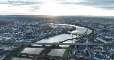 Koblenz tarihi şehri, tepemizde insansız hava aracı var. Almanya 'da bir şehir. Avrupa.