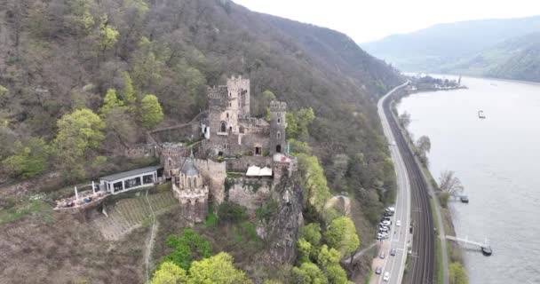 Κάστρο Rheinstein Εναέρια Drone Κάτοψη Στη Γερμανία — Αρχείο Βίντεο