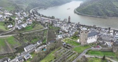 Oberwesel, Almanya 'nın Rhein nehrinin oradaki küçük bir köy, Avrupa. Şehir genel değerlendirmesi.