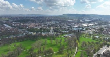 Stuttgart şehri manzarası. Hava aracı görüntüsü. Alman şehri.