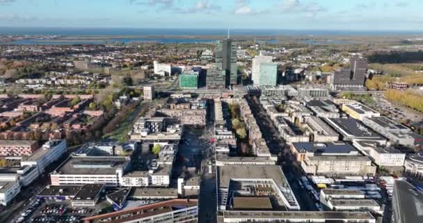 Almere Πόλη Στην Ολλανδία Ουρανοξύστης Και Προσόψεις Των Κτιρίων Που — Αρχείο Βίντεο