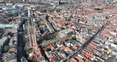 Amersfoort şehir merkezi ve Hollanda 'daki Onze Lieve Vrouwekerk, Hollanda. Hava aracı görünümü.