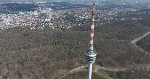 Zdjęcie Lotnicze Wieży Telewizyjnej Stuttgart Pokazujące Jej Wybitne Położenie Mieście — Wideo stockowe