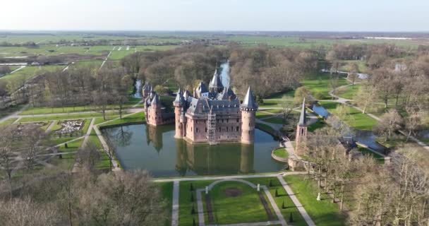 1892年からオランダの外観 ユトレヒト城 Haarzuilens村の空中ドローンビュー — ストック動画