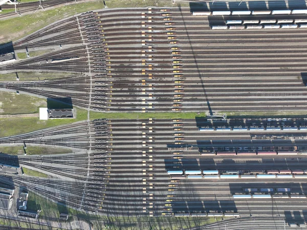 Demiryolu Tersanesinin Nefes Kesici Hava Görüntüleri Demiryolu Taşıma Altyapısının Boyutunu — Stok fotoğraf