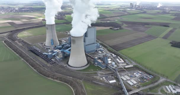 发电厂 发电厂 显示大量温室气体排放 空中无人驾驶飞机视图 — 图库视频影像