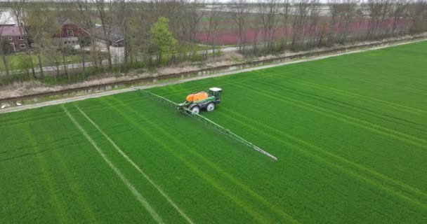 2023年4月27日 オランダのエスペル この素晴らしいドローンビデオでは 殺虫剤処理と精密噴霧で作物を保護するために最先端の技術を使用して隔離された農場をキャプチャします — ストック動画