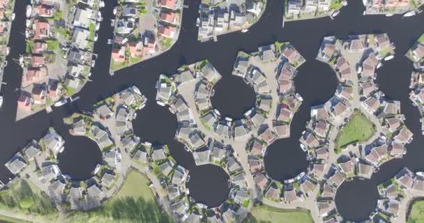 Vidéo Aérienne Par Drone Complexe Résidentiel Long Lac Demi Cercle — Video