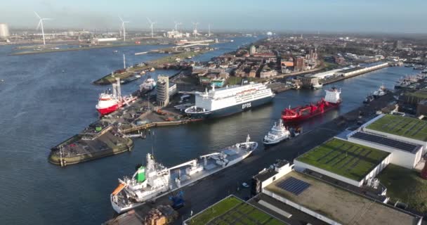 Ijmuiden Δεκεμβρίου 2023 Ολλανδία Λιμάνι Του Ijmuiden Τον Θαλάσσιο Υδατοφράκτη — Αρχείο Βίντεο