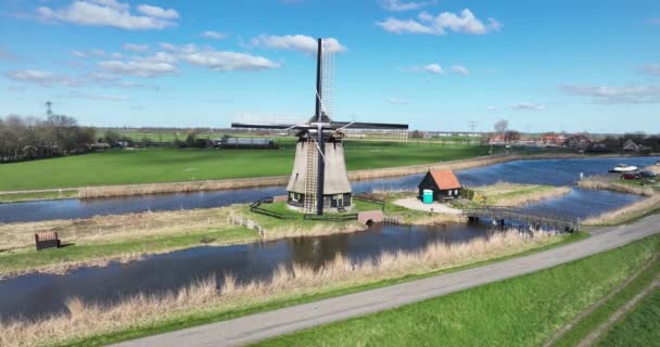 Leg Betoverende Allure Van Een Historische Hollandse Windmolen Vast Tegen — Stockvideo