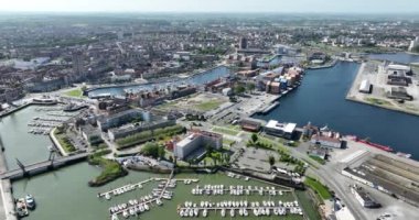 Dunkirk, Dunkerque, Duunkerke, Duinkerke Kuzey Fransa 'da Nord Bölümü' nde komün. Hava şehri insansız hava aracı görüntüsü.