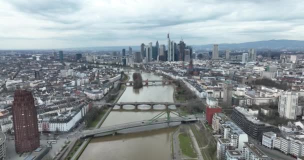 ヨーロッパのドイツ フランクフルトのスカイライン 空中ドローンのオーバーヘッドビュー — ストック動画