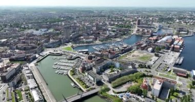 Dunkirk şehir merkezi ve limanı. Fransa 'ya tepeden bakan hava aracı.